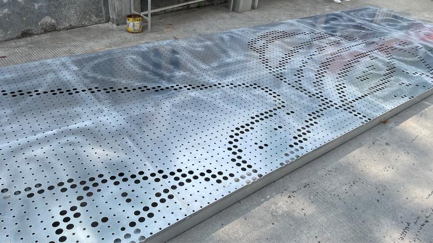 厂家供应外墙金属板异型冲孔铝单板外墙氟碳漆铝单板尺寸颜色可选